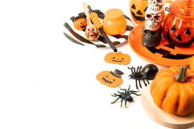 Cadılar Bayramı tatil oyuncak akşam yemeği beyaz arka plan ile Prop