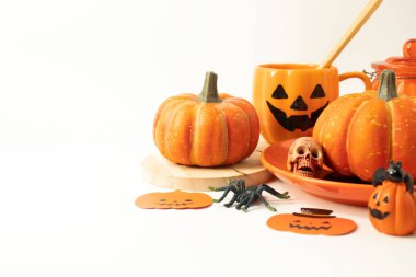 Beyaz arka planda set ile tatil Halloween prop