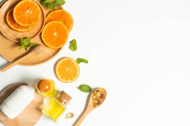 ahşap yemek yemeği çanak ve cilt bakımı için kozmetik spa yüz ile portakal meyve özü narenciye, gıda ve sağlıklı, yağ bitki doğal, üst görünümü, yaz sezonu, c vitamini