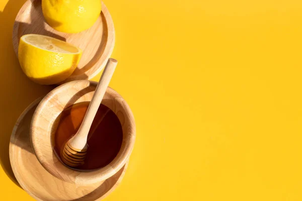 Mel Natural Orgânico Limão Fruta Com Copo Prato Madeira Cozinha — Fotografia de Stock