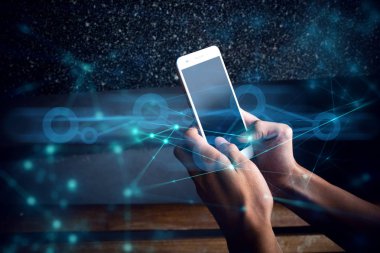 insanlar ile ağ sosyal Internet kavramı için smartphone online el