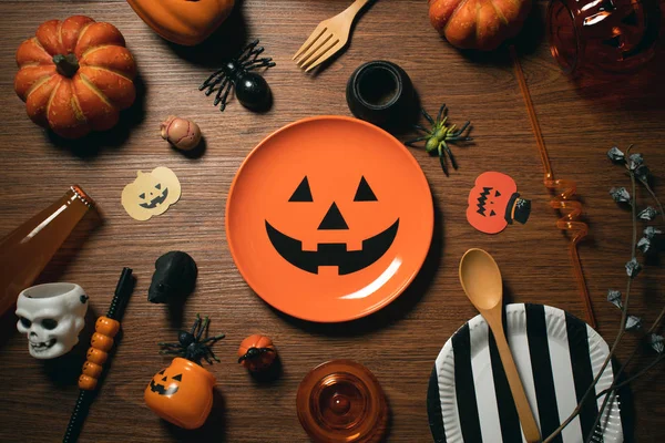 ahşap masa arka plan ile üst görünümü cadılar bayramı tatil akşam yemeği sahne dekorasyon