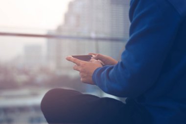 dijital akıllı telefon, sosyal ağ, ai veri derin öğrenme, mobil uygulama, telekomünikasyon, iş ve finans, ui hud hologram hacker dokunmatik