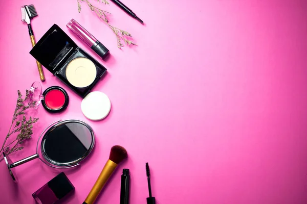 Vista Superior Maquiagem Cosmética Rosa Moda Com Fundo — Fotografia de Stock