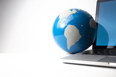 Dünya dizüstü dizüstü bilgisayar Internet ağ kavramı ile küresel