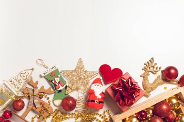 beyaz arka plan üzerinde sezon tebrik neşeli noel sahne dekorasyon vintage lüks nesne