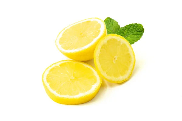 Zitronengelb Mit Pfefferminzblatt Isoliert Auf Weißem Hintergrund — Stockfoto