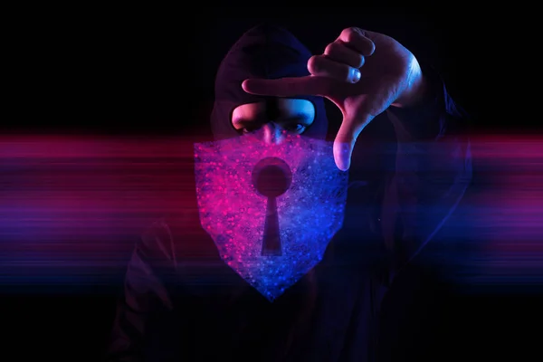Máscara Homem Hacker Com Escudo Chave Buraco Rede Antivírus Sistema — Fotografia de Stock