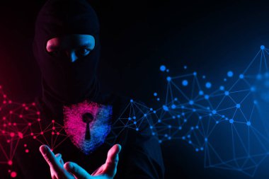 hacker maske adam, kalkan anahtar deliği anti-virüs ağı, robotik sistem online, veri derin öğrenme, sunucu güvenlik hack, hologram ui ai