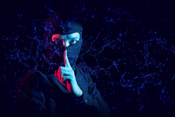 Hacker Pria Dalam Kostum Ninja Dengan Keamanan Hack Digital Jaringan — Stok Foto