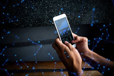 işadamı el şeyler kavramı, veri derin öğrenme ai ui, sunucu sisteminde hacker, dijital ticaret riski çalışma ağ sosyal internet online akıllı telefon cihazı nı kullanın