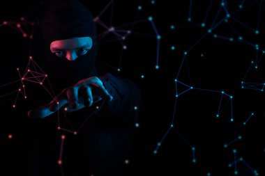 hacker maske adam, virüs saldırı ağı, robotik sistem online, veri derin öğrenme, sunucu güvenliği hack, hologram ai