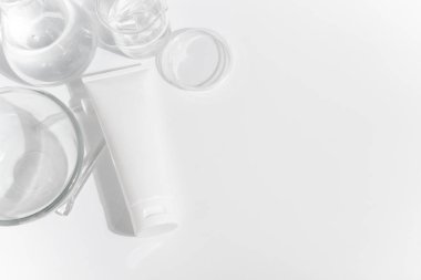 güzellik spa tedavi kozmetik losyon krem tüp şişe pakage test laboratuvar bilim test cam