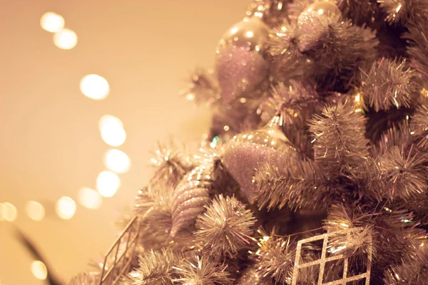 Zilveren Glitter Kerstboom Met Decoratie Bal Vakantie Seizoen Groet Concept — Stockfoto