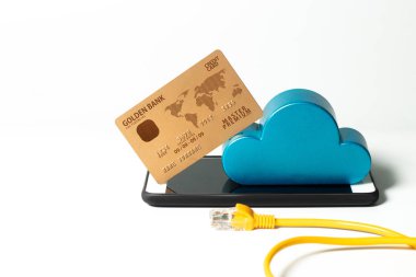 sarı sunucu internet lan port tel ve dijital kredi kartı mali para ödeme seti ile akıllı telefon ve bulut depolama cihazı, veri dolaşım bankacılık teknolojisi güvenlik güvenlik gizlilik şifresi