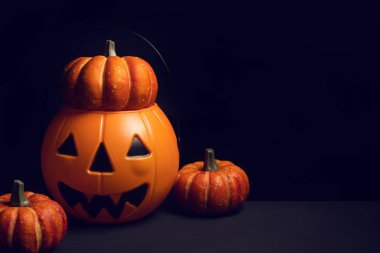 cadılar bayramı kabak tatil sezonu tebrik gece kutlama partisi oyuncak pervane dekorasyon ve tedavi festival konsepti hile ile korku ürkütücü komik hayalet