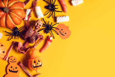 cadılar bayramı kabak tatil sezonu tebrik gece kutlama partisi oyuncak pervane dekorasyon ve hile veya tedavi sonbahar ekim festivali, jack-o-fener kavramı korku ürkütücü komik hayalet