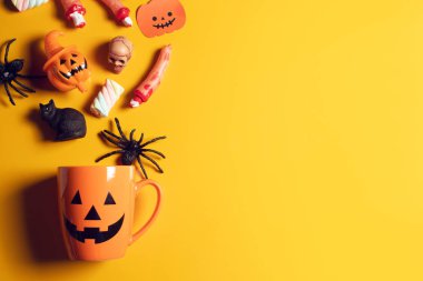 cadılar bayramı kabak tatil sezonu tebrik gece kutlama partisi oyuncak pervane dekorasyon ve hile veya tedavi sonbahar ekim festivali, jack-o-fener kavramı korku ürkütücü komik hayalet