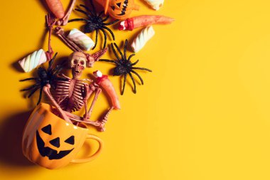 cadılar bayramı kabak tatil sezonu tebrik gece kutlama partisi oyuncak pervane dekorasyon ve hile veya tedavi sonbahar ekim festivali, jack-o-fener kavramı korku ürkütücü komik hayalet