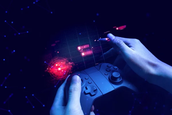 esport turnuva meydan okuma konseptionline ağ bağlantısı teknolojisi cihazı ile oyun oynamak için joystick denetleyicielektronik tutan el ile oyuncu çocuk