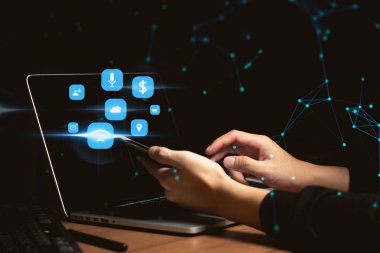 İş adamı, sosyal ağ teknolojisi bilgisayarları ile ticaret yapıyor. Yaşam tarzı ofis konsepti, derin öğrenim ai robotik, sistem ve finansal para risk kavramı