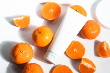 Güzellik tedavisi medikal cilt bakımı ve kozmetik krem serumu yağ taklit şişe ambalajı sağlık ve tıp alanında portakal meyveli ürün 