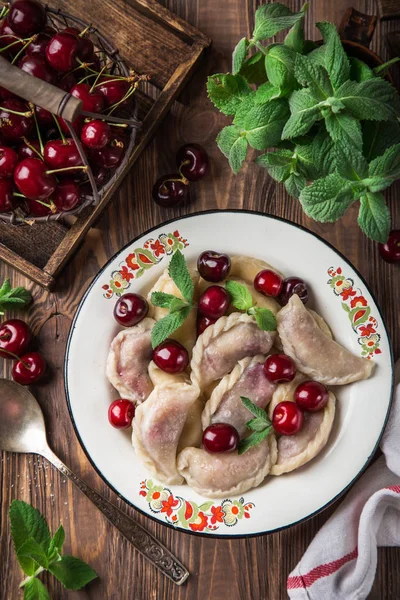 Knedlíky Cherry Vareniki Pierogi Rustikální Pozadí Pohled Shora — Stock fotografie