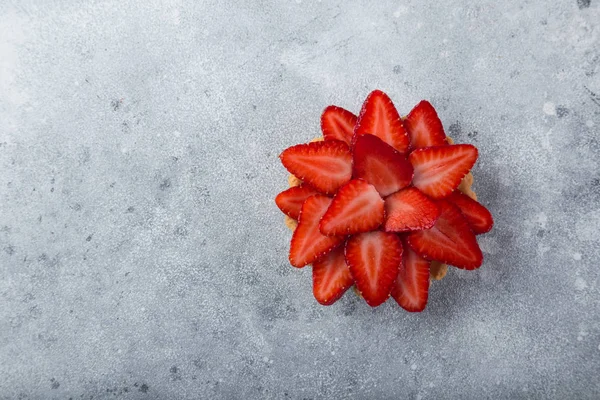 Strawberry Tarts Gray Background Top View Copy Space — Stock Photo, Image