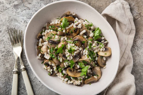 Orzo Perlato Con Funghi Vista Dall Alto — Foto Stock