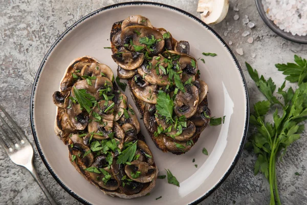 Champignons Knoblauch Toasts Draufsicht — Stockfoto