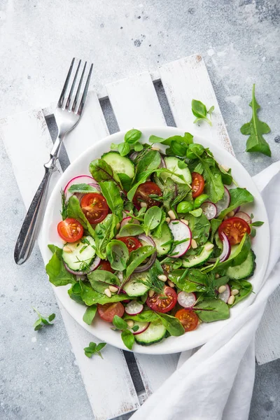 Färska Grönsaker Sallad Whiteplate Ovanifrån — Stockfoto