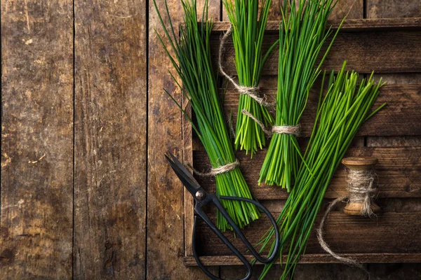 Fresh Chives Wooden Rustic Background Top View Copy Space — Stock Photo, Image