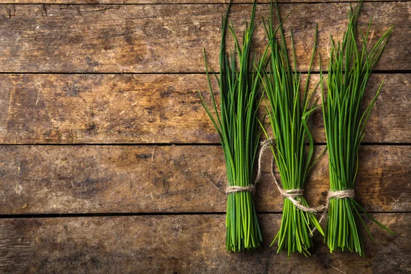 Fresh Chives Wooden Rustic Background Top View Copy Space — Stock Photo, Image