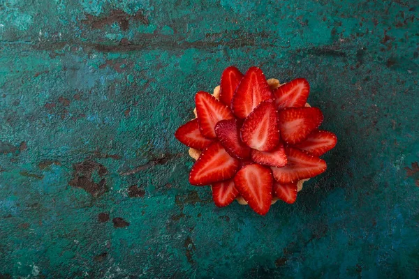 Strawberry Tartlet Green Background Top View Copy Space — Stock Photo, Image