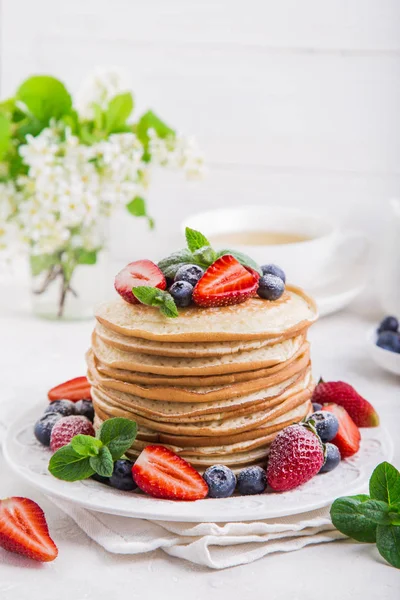 Pancakes Fresh Berries White Background — Stock Photo, Image