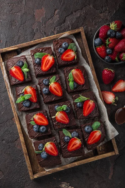 Chocolate Brownies Fresh Strawberry Blueberry Dark Background Top View — Stock Photo, Image