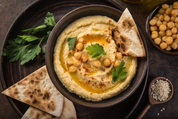 Kikkererwten Hummus Met Olijfolie Gerookte Paprikapoeder Selectieve Focus — Stockfoto