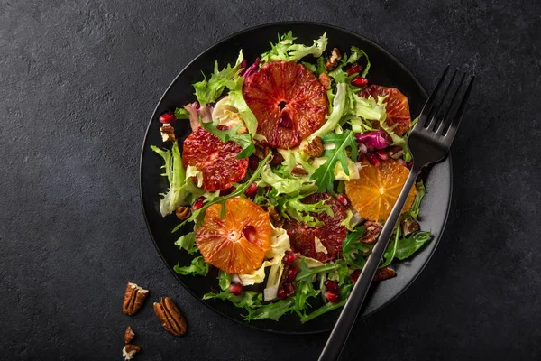 Insalata Arance Rosse Piatto Nero Vista Dall Alto — Foto Stock