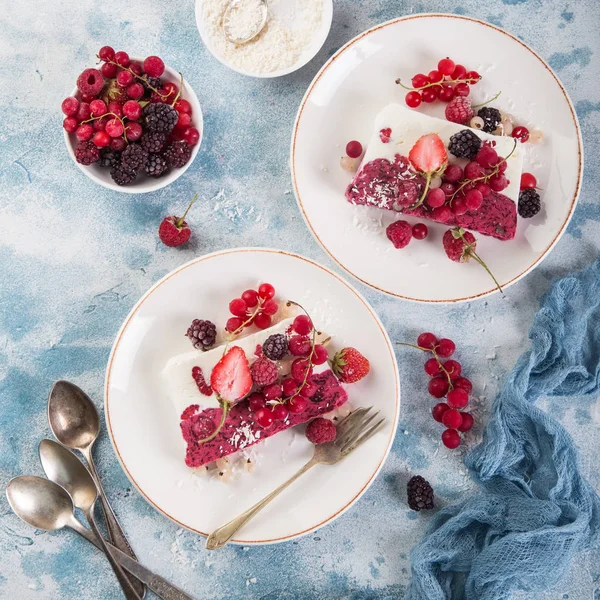 Torta Gelato Alla Vaniglia Bacche Vista Dall Alto — Foto Stock