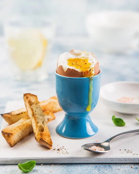 Soft Boiled Eeg Crispy Fried Bread Breakfast Selective Focus — Stock Photo, Image