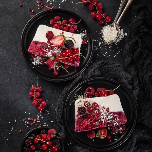 Coconut Vanilla Berries Ice Cream Cake Top View — Stock Photo, Image