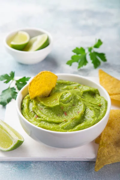 Guacamole Salsa Aguacate Mexicano Tazón Blanco Enfoque Selectivo — Foto de Stock