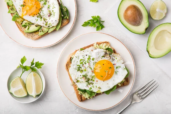 Toast Avocado Spinach Fried Egg Top View — Stock Photo, Image