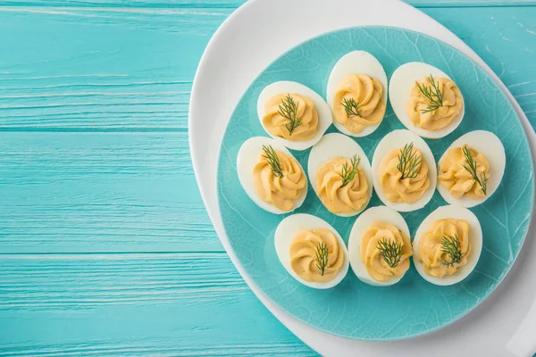 Oeufs Farcis Sur Plaque Bleue Pour Table Pâques Vue Dessus — Photo