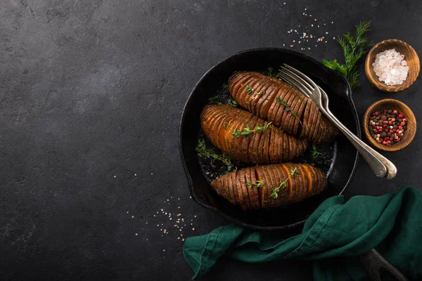 Roasted Hasselback Sweet Potato Cast Iron Pan Dark Background Top — Stock Photo, Image
