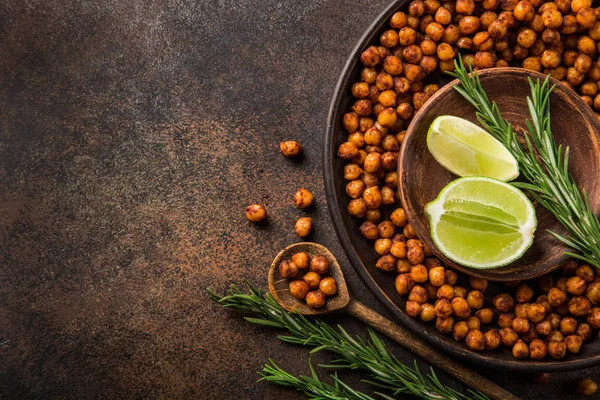 Geröstete Kichererbsen Mit Geräuchertem Paprika Serviert Mit Limette Und Rosmarin — Stockfoto