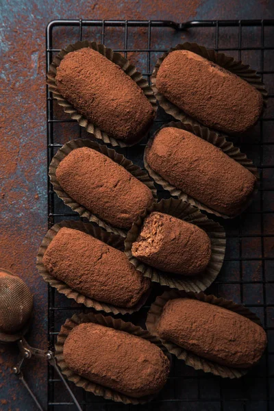 Trufas Pão Chocolate Fundo Azul Escuro Vista Superior — Fotografia de Stock