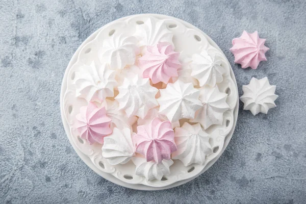 Meringues Blanches Roses Sur Plaque Blanche Vue Dessus — Photo