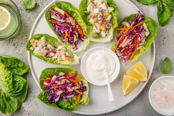 Various Lettuce Wraps White Plate Top View — Stock Photo, Image