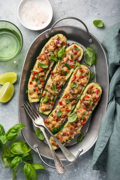 Botes Rellenos Calabacín Con Verduras Queso Vista Superior — Foto de Stock